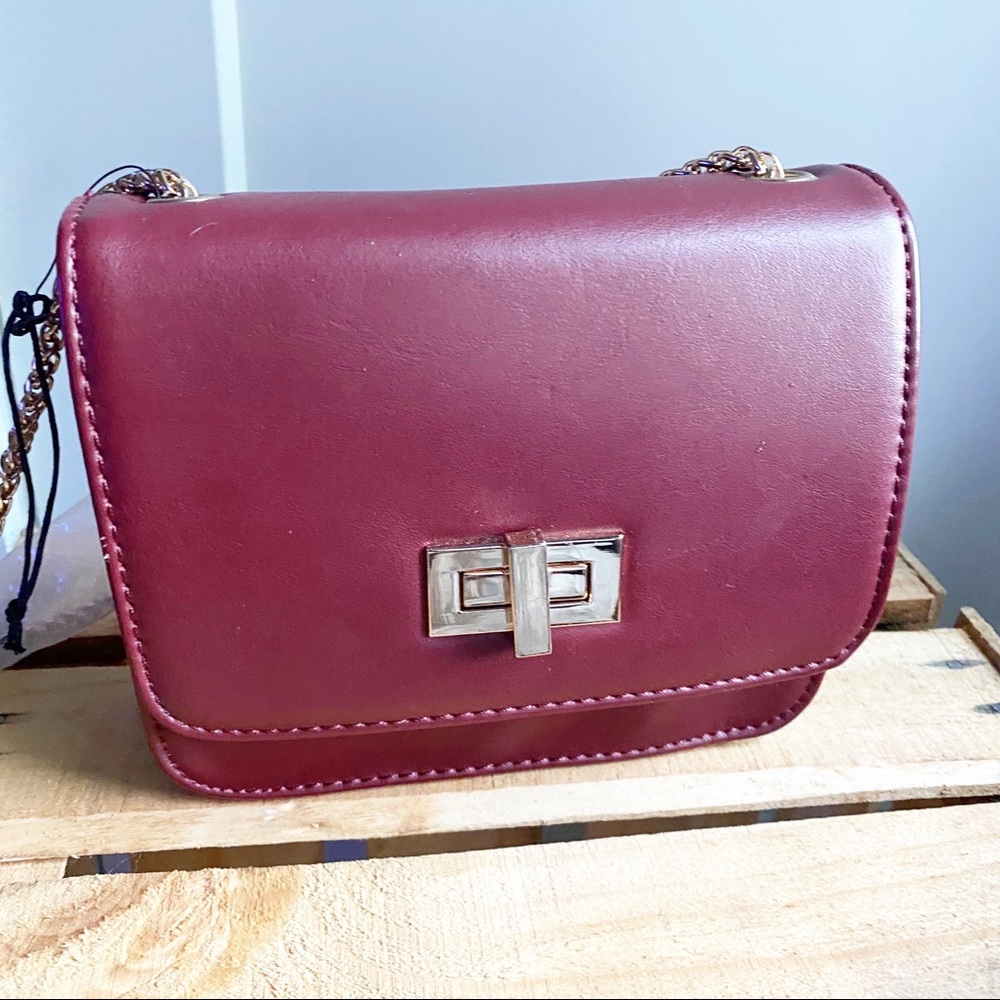 Who What Wear Crossbody Chain Purse